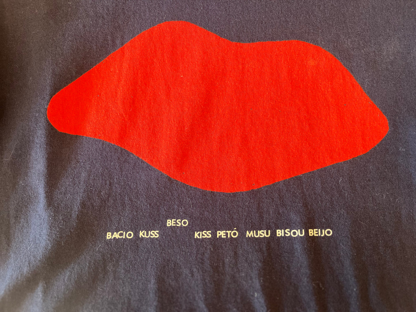 Non vintage Thinking Mu lips tee, small