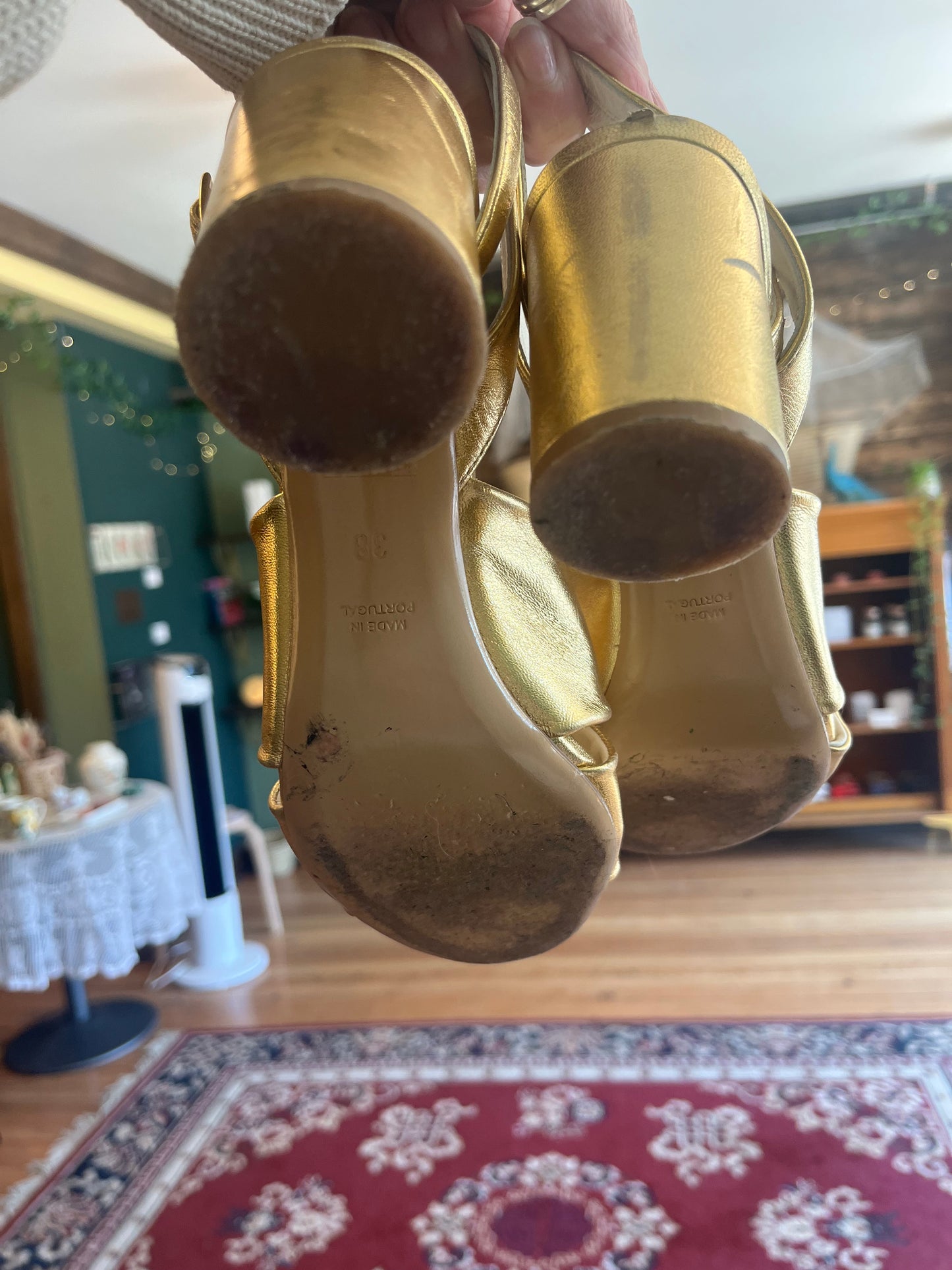 Maguire gold pumps, 38