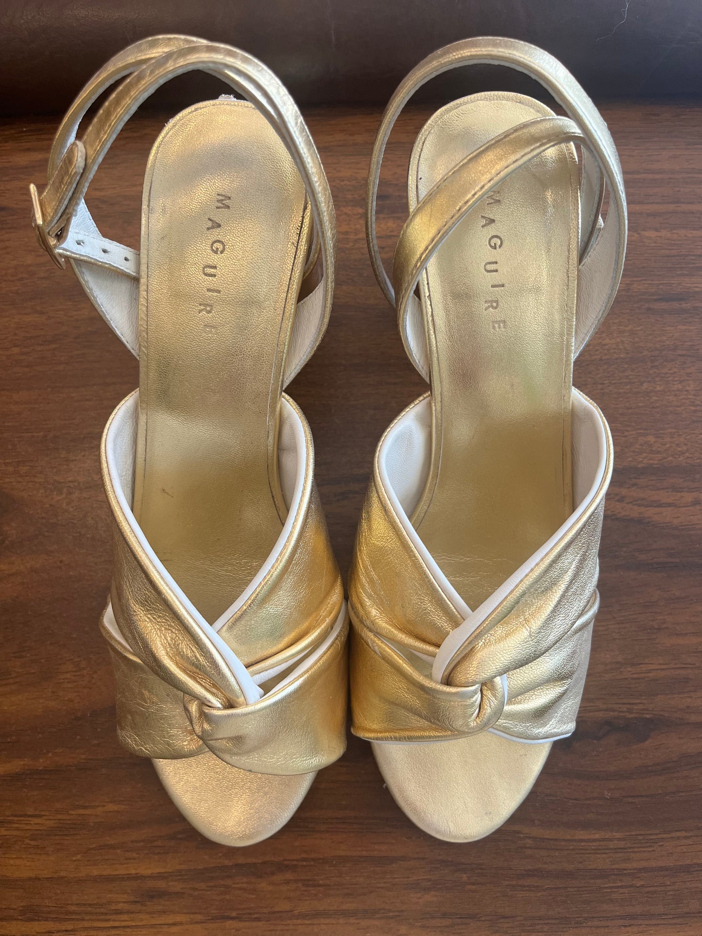 Maguire gold pumps, 38