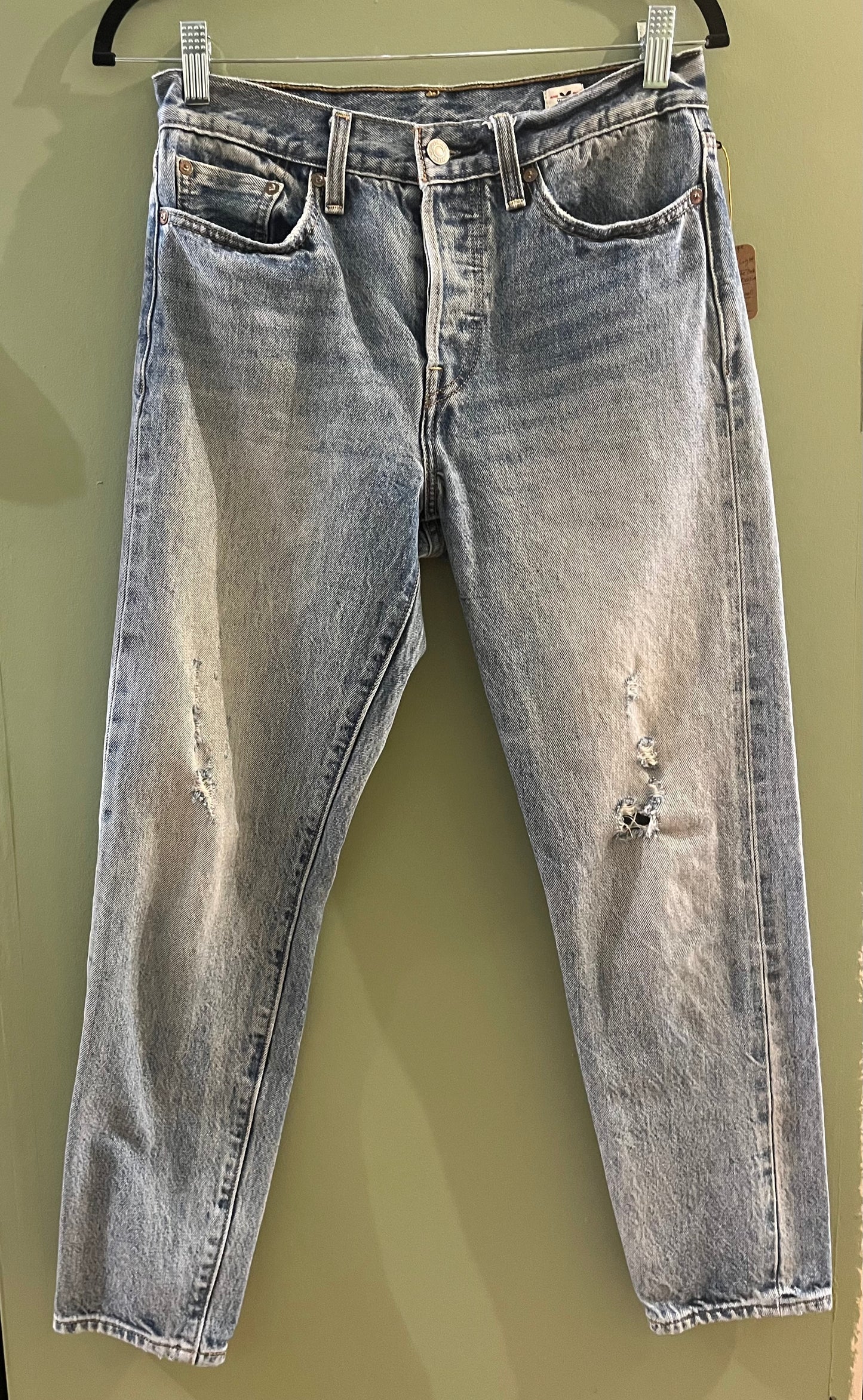 Non vintage distressed light wash levis white oak cone denim jeans, 27/small