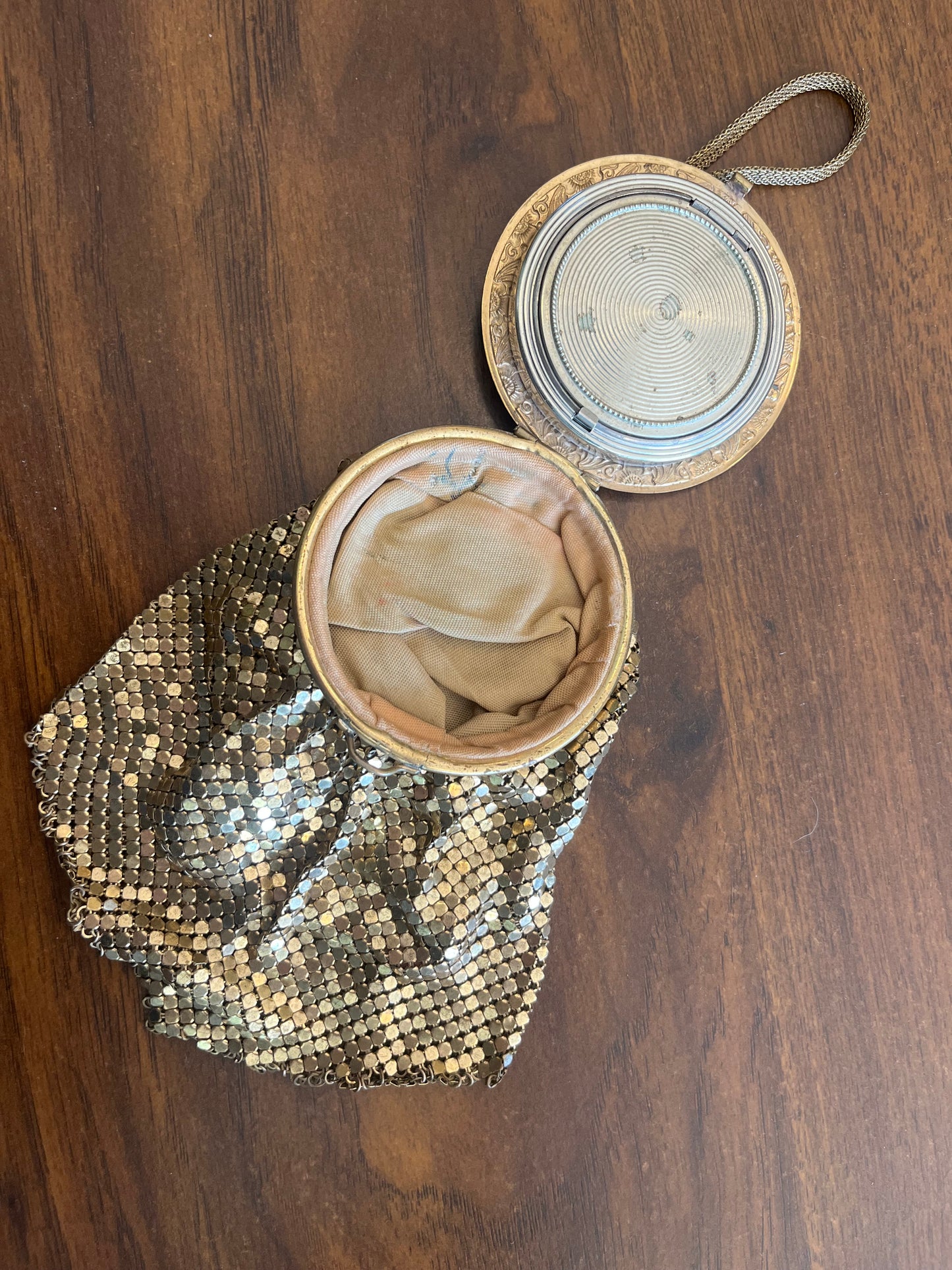 Vintage 1920’s compact purse
