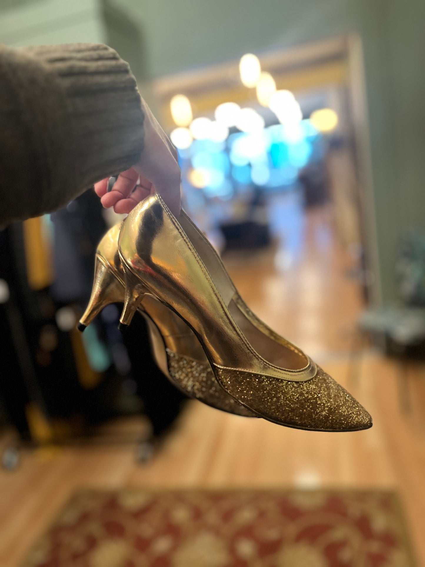 vintage gold Capriccio heels, 8