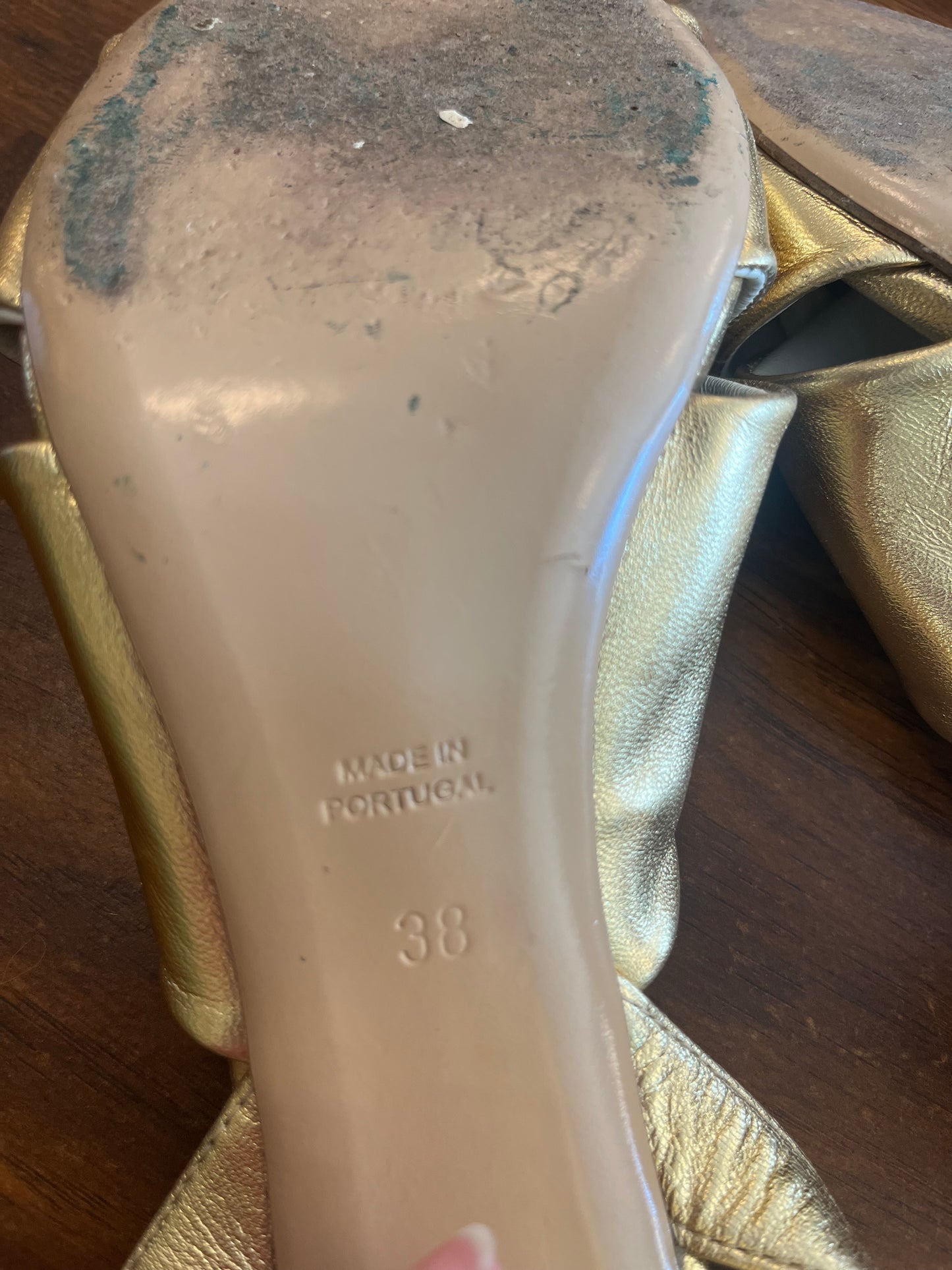Maguire gold pumps, 38