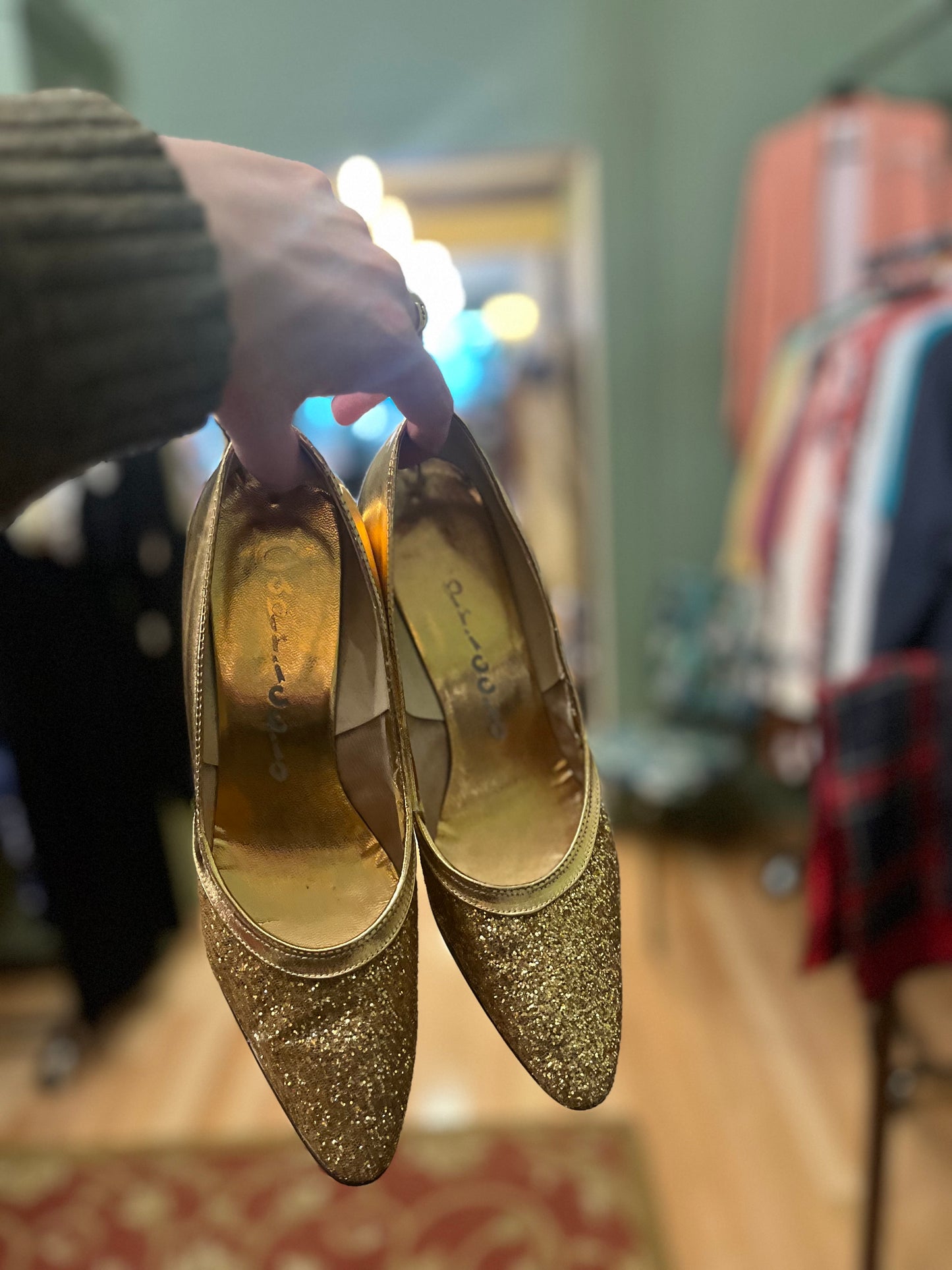 vintage gold Capriccio heels, 8