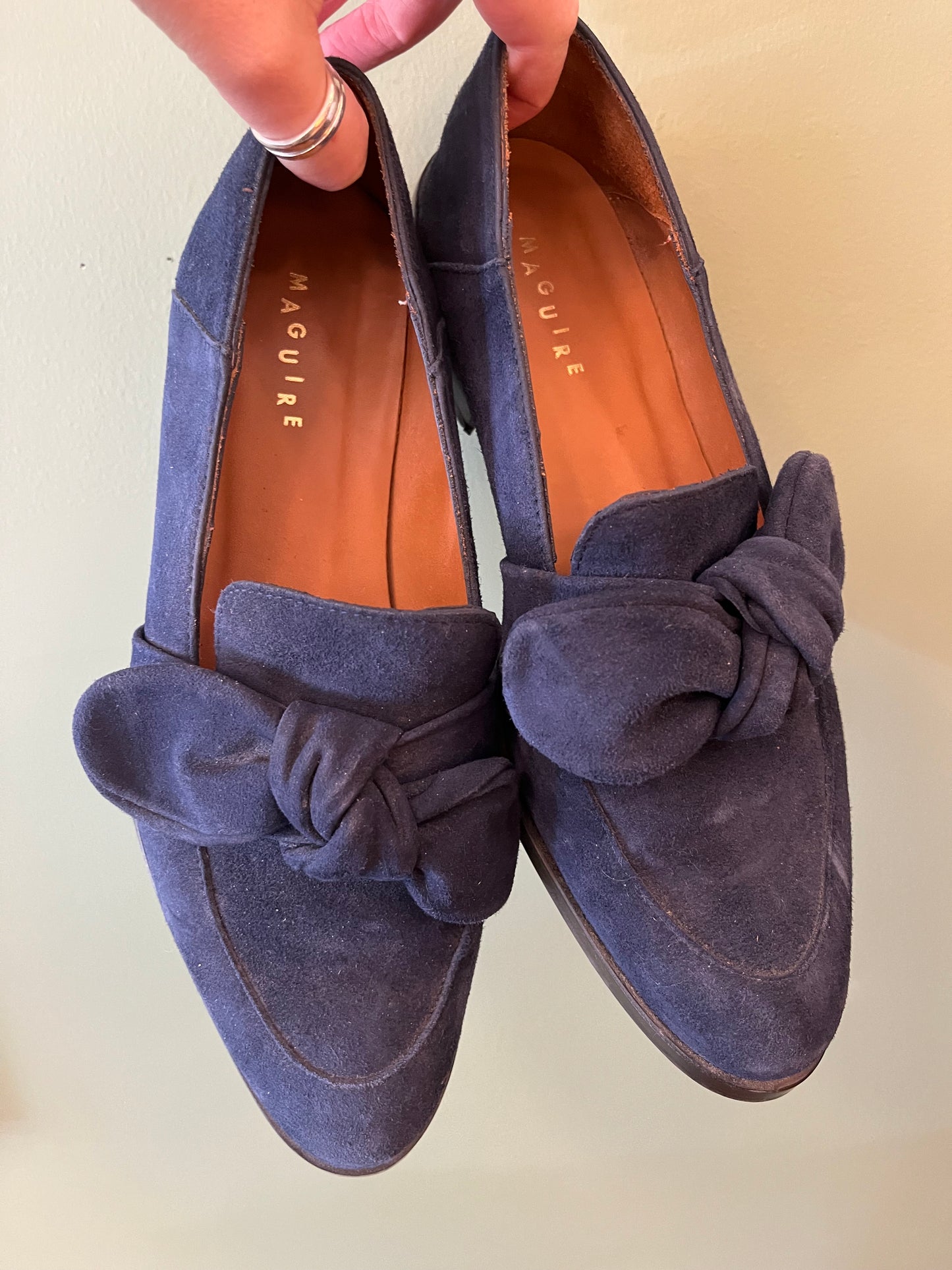 Non vintage Maguire leather navy suede loafers, 37