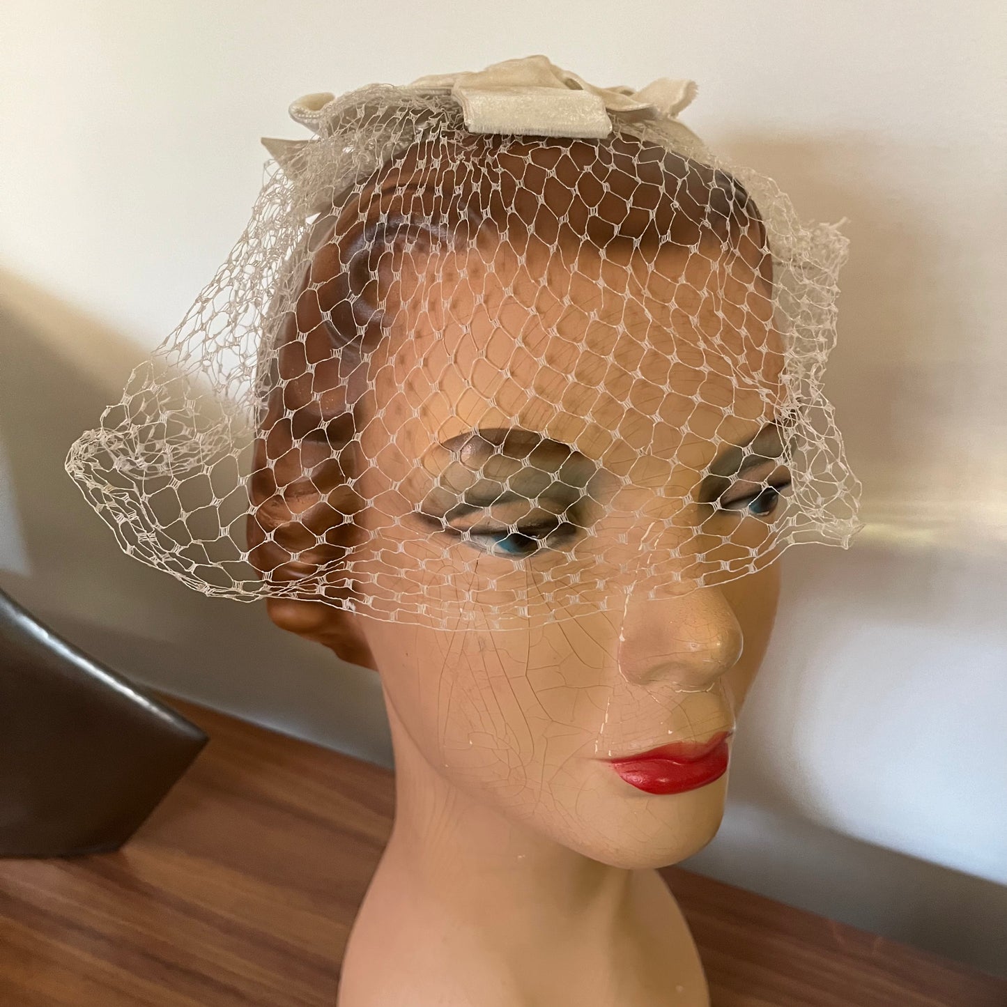 Vintage 1960’s Veil Bow & Comb Hat