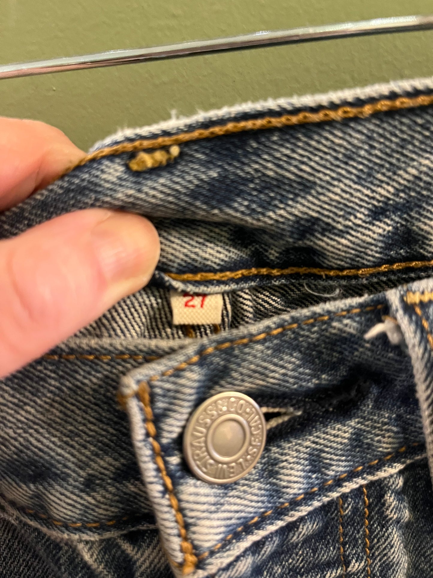 Non vintage distressed light wash levis white oak cone denim jeans, 27/small