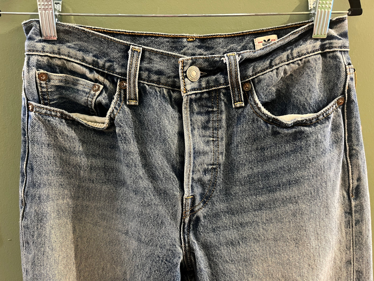 Non vintage distressed light wash levis white oak cone denim jeans, 27/small