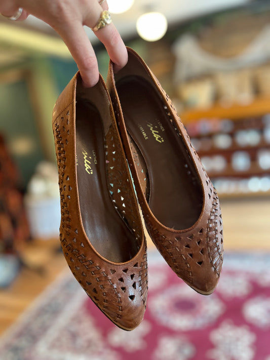 Vintage brown leather cutout pumps, 7.5
