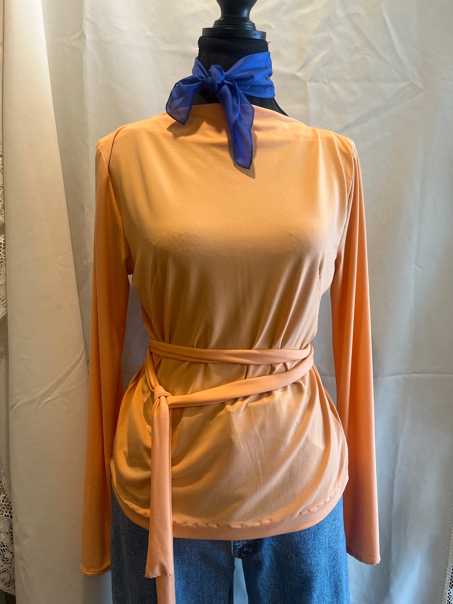 Non vintage handmade Marilyn Monroe style cantaloupe top, small