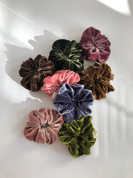 SILK VELVET SCRUNCHIES - neutral