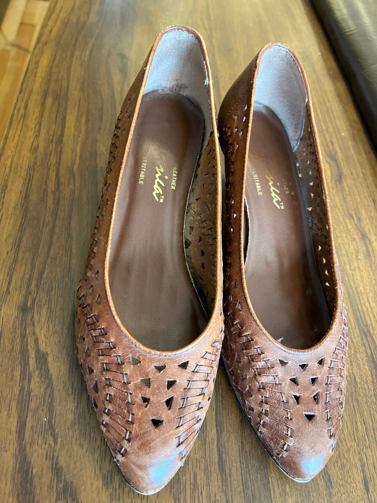 Vintage brown leather cutout pumps, 7.5