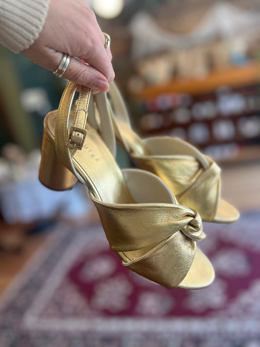 Maguire gold pumps, 38