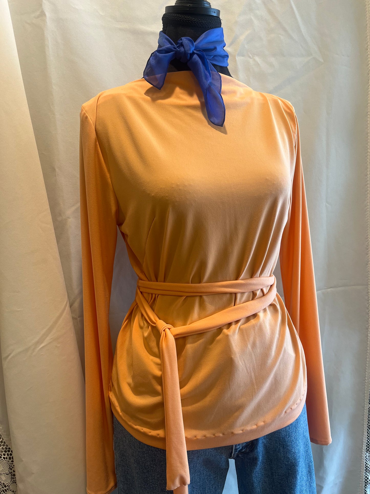 Non vintage handmade Marilyn Monroe style cantaloupe top, small